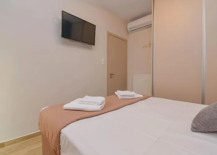 2 Min From * Rethymno