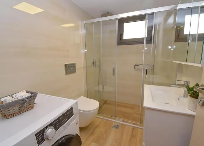 2 Min From * Ретимно